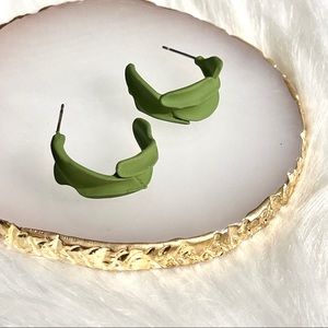 Green round stud earrings Eardrop